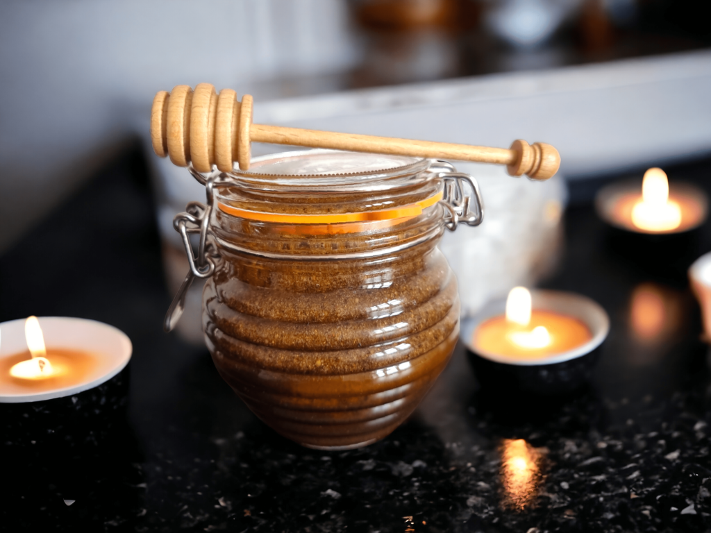 Préparez votre propre miel aphrodisiaque puissant en utilisant de la poudre de gorontula et d'autres herbes